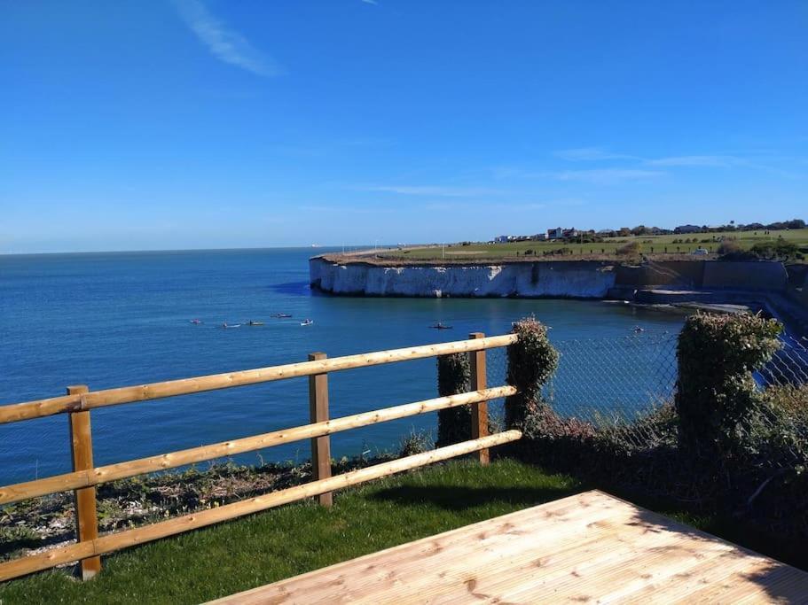 Spring Tide Cliff Top Glamping Pod With Direct Sea Views Бірчінґтон Екстер'єр фото