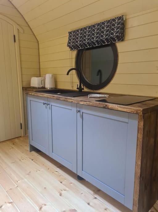 Spring Tide Cliff Top Glamping Pod With Direct Sea Views Бірчінґтон Екстер'єр фото