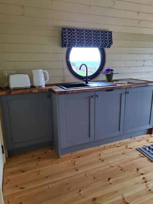 Spring Tide Cliff Top Glamping Pod With Direct Sea Views Бірчінґтон Екстер'єр фото
